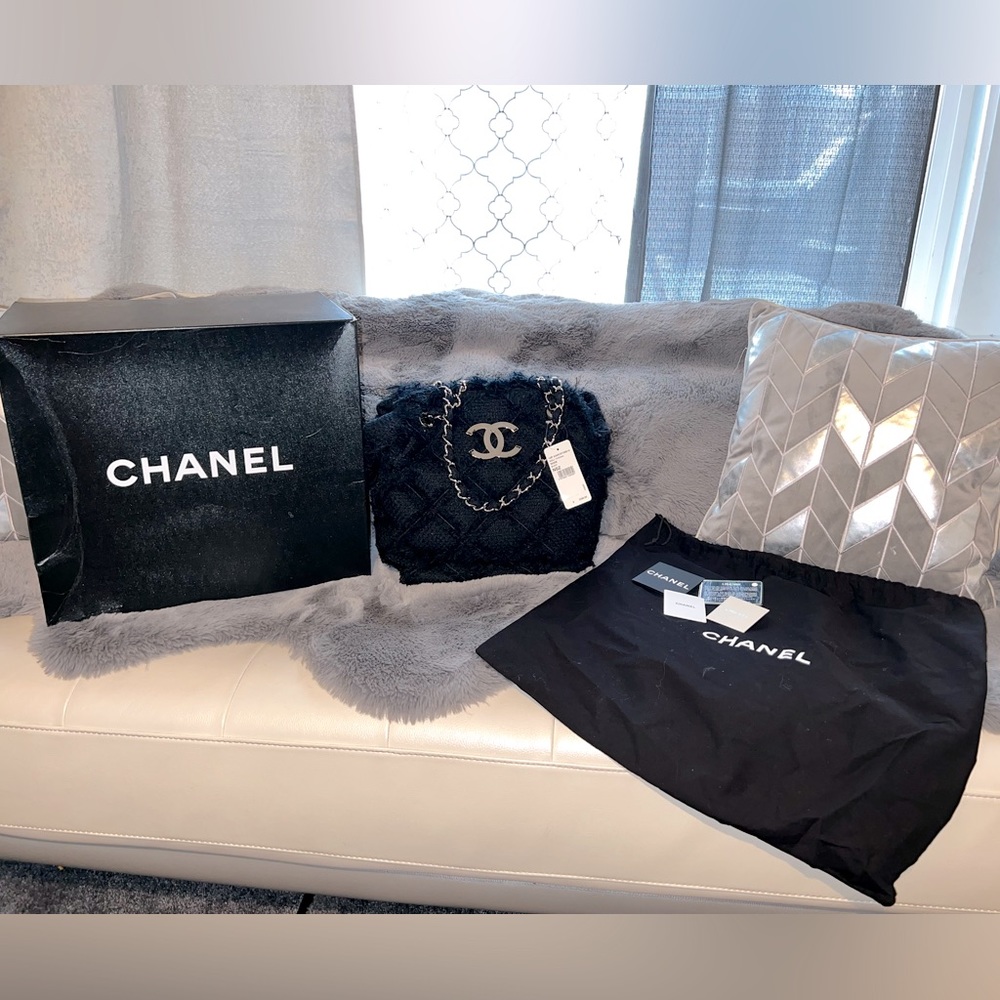 Retro CHANEL EXCLUSIVE Cambon collection tweed tote. Price is NON-NEGOTIABLE!!!
